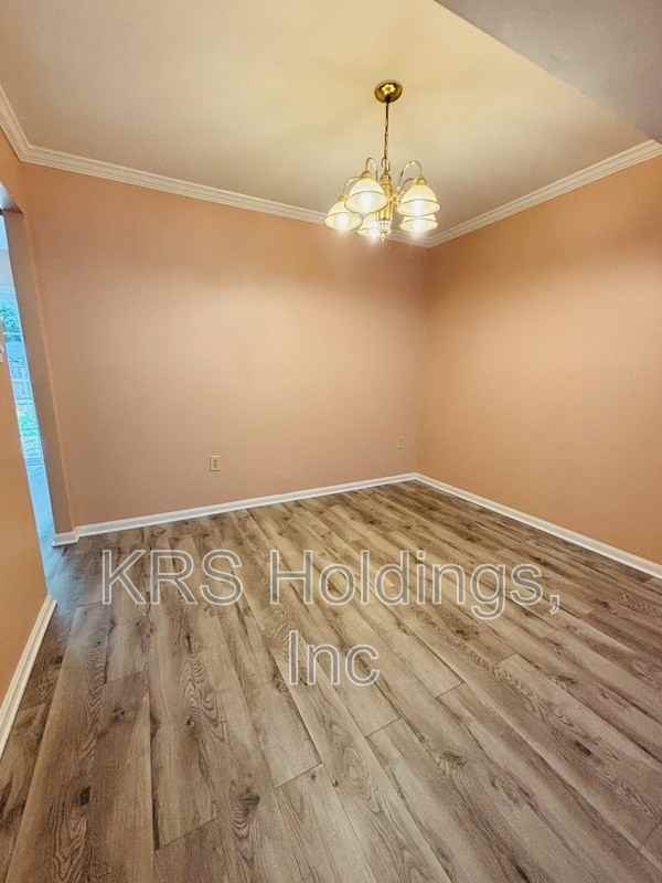 1235 Thomas Jefferson Pl - Photo 7 of 32