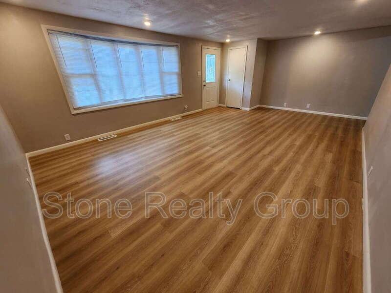 1904 Grant St - Photo 3 of 12