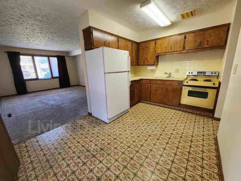 2037 South St - Photo 3 of 9