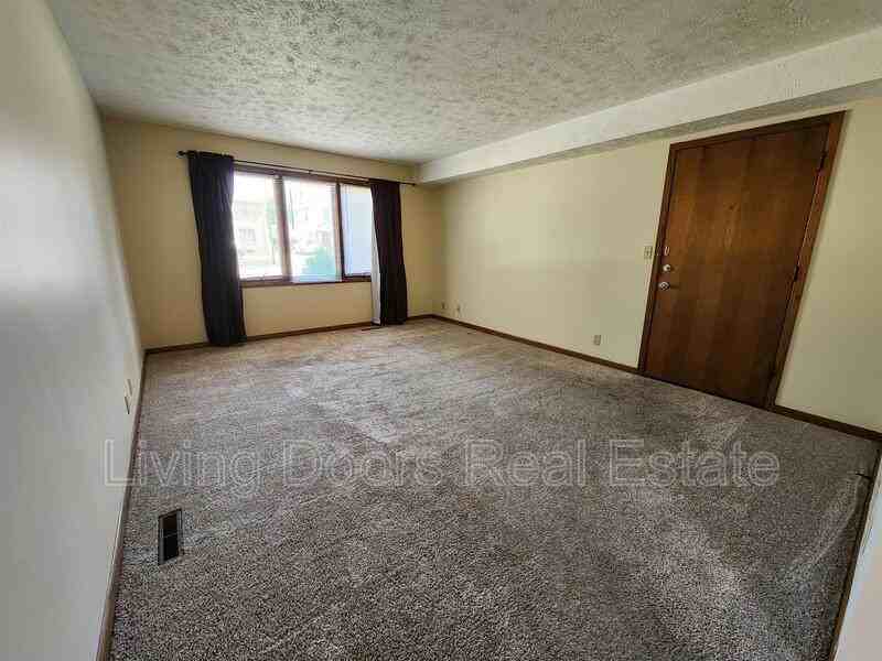 2037 South St - Photo 4 of 9