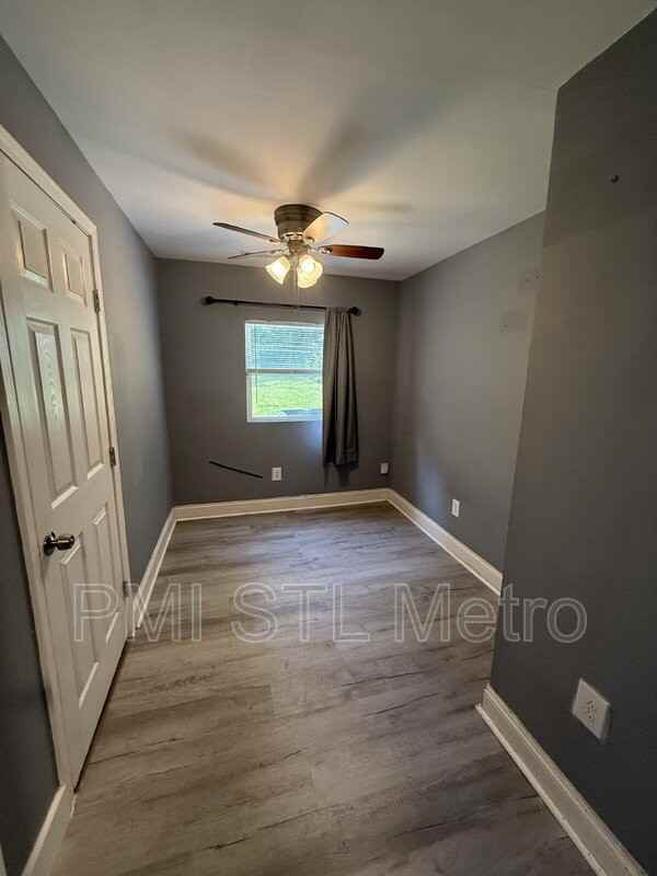 528 Royal Ave - Photo 2 of 11