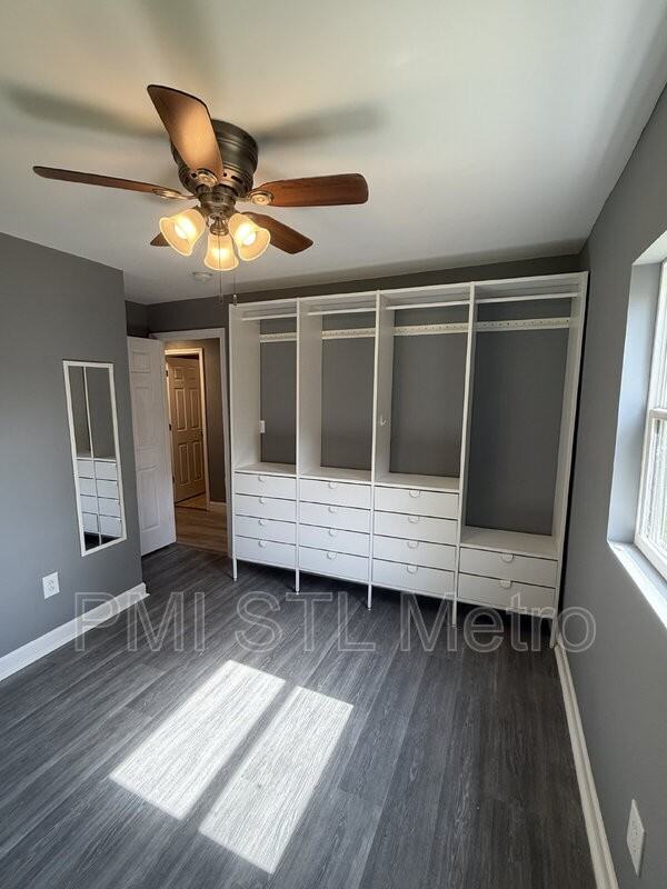 528 Royal Ave - Photo 3 of 11