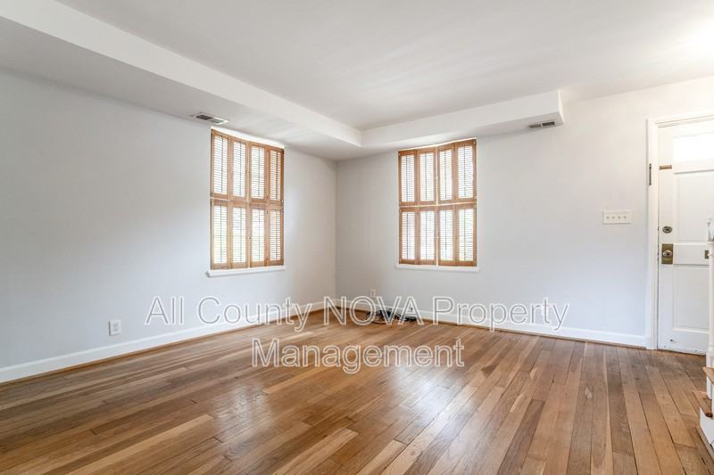 2925 S Dinwiddie St - Photo 4 of 27
