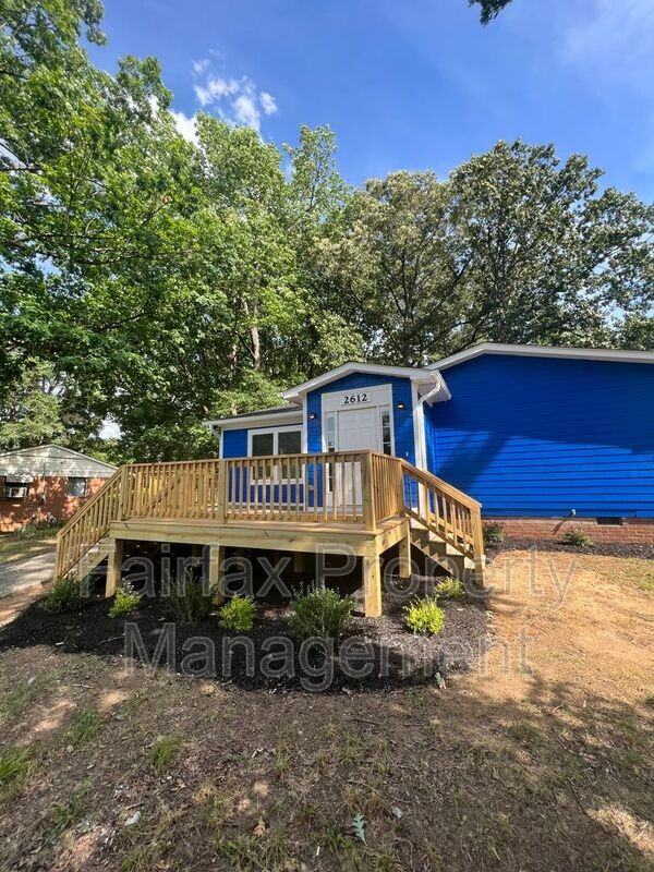 2612 Owen Street - Photo 3 of 31