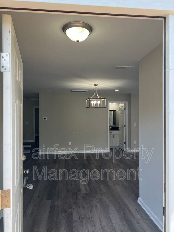 2612 Owen Street - Photo 5 of 31