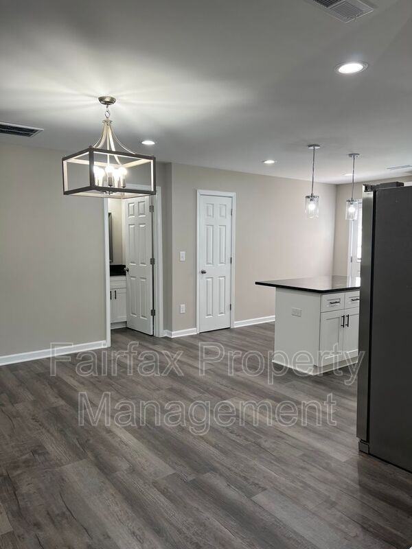 2612 Owen Street - Photo 6 of 31