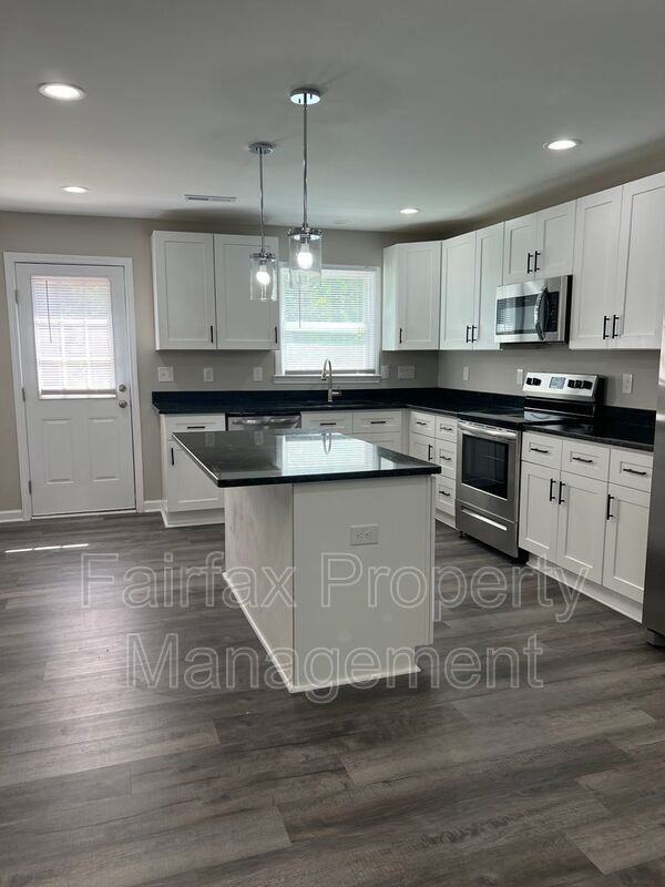 2612 Owen Street - Photo 7 of 31