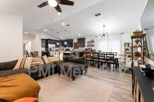 902 W Alsobrook St - Photo 1 of 1