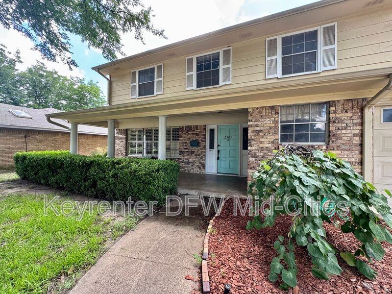 2505 Crestview Cir - Photo 2 of 37