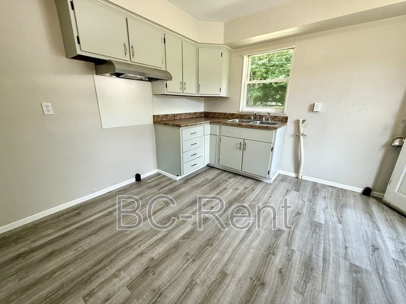 124 Edgewood Cir #1 - Photo 2 of 26