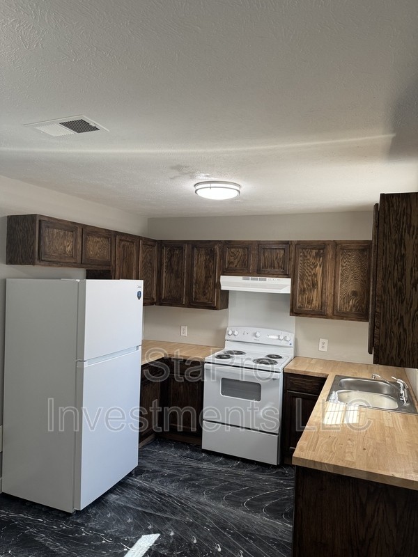 128 Village Pl - Photo 2 of 18