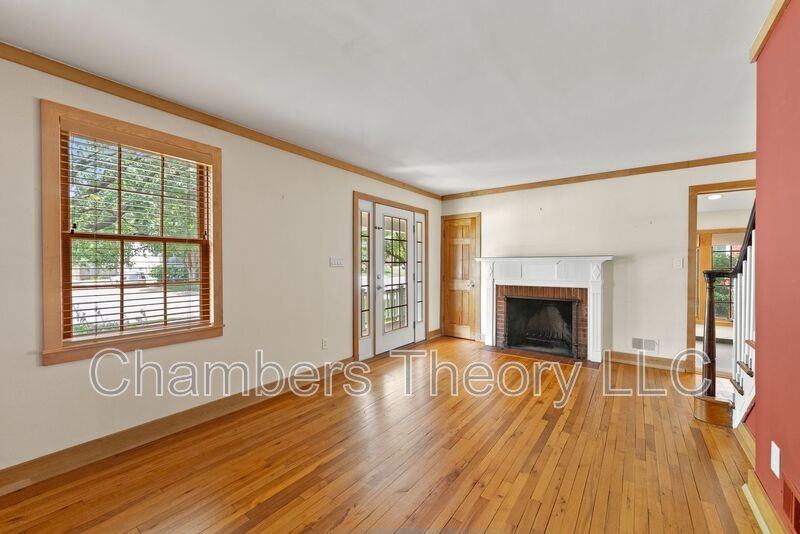621 S Taylor St - Photo 3 of 43