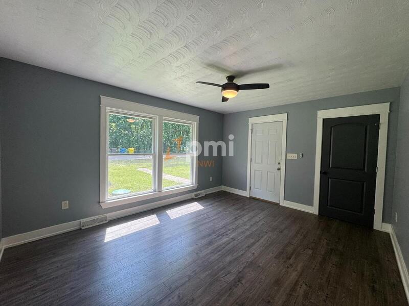 132 S Elgin St - Photo 3 of 16