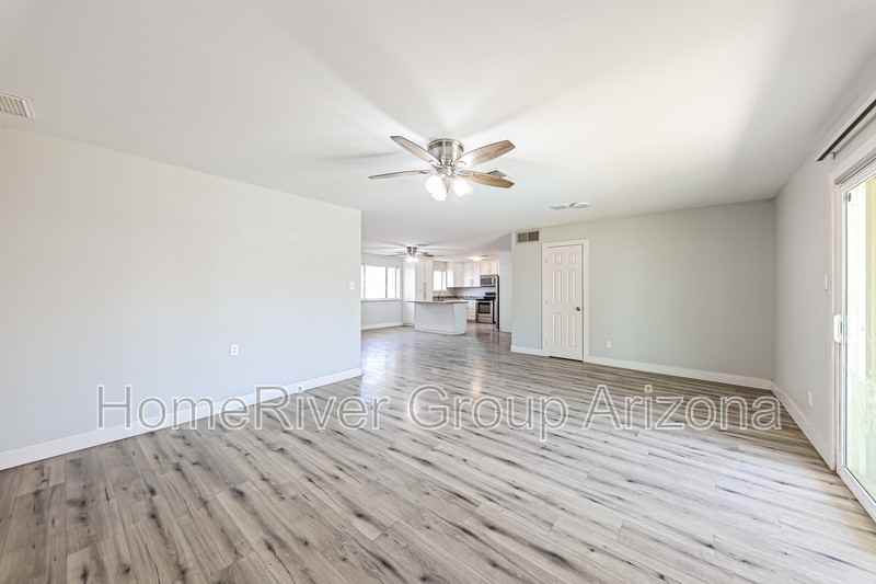 4023 N 80th Dr - Photo 2 of 19