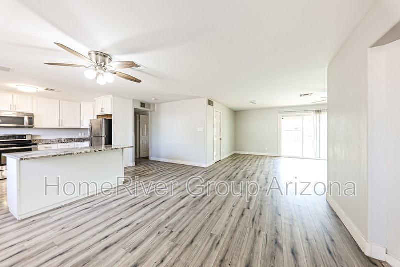 4023 N 80th Dr - Photo 3 of 19