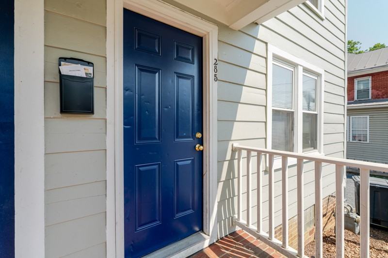 285 Old South High St - Photo 2 of 24