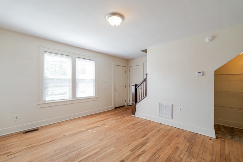 285 Old South High St - Photo 3 of 24