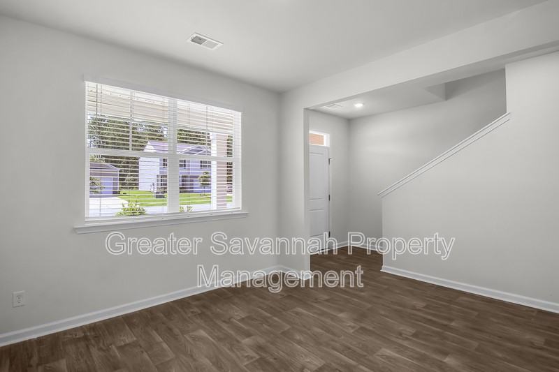 110 Cole St - Photo 6 of 50