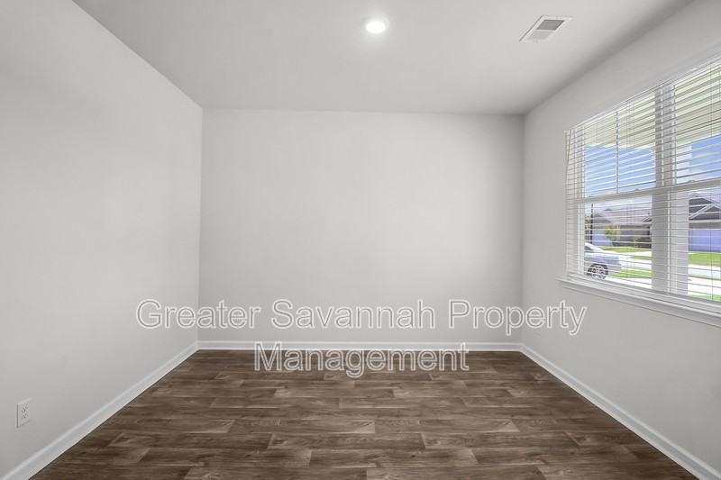 110 Cole St - Photo 7 of 50