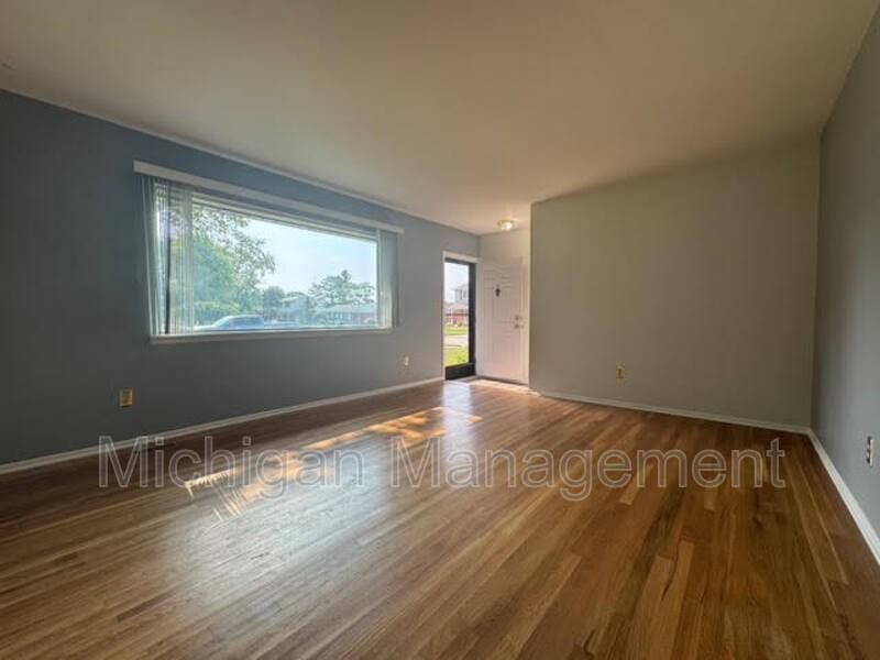 11219 Morgan Ave - Photo 2 of 27
