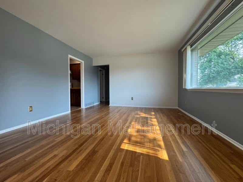 11219 Morgan Ave - Photo 3 of 27