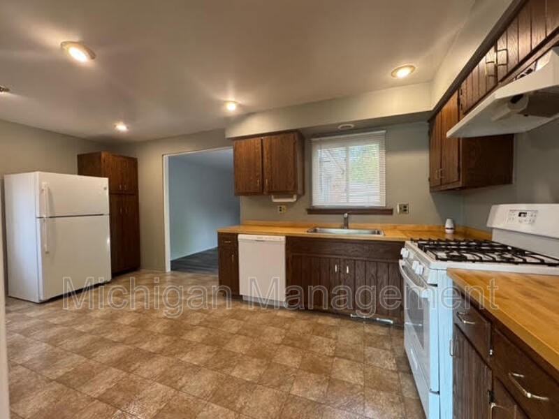 11219 Morgan Ave - Photo 4 of 27