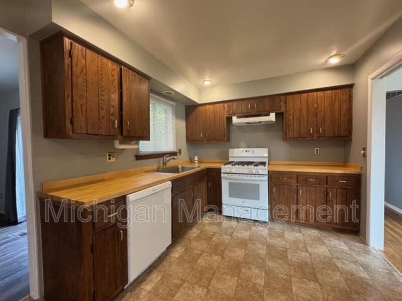 11219 Morgan Ave - Photo 5 of 27