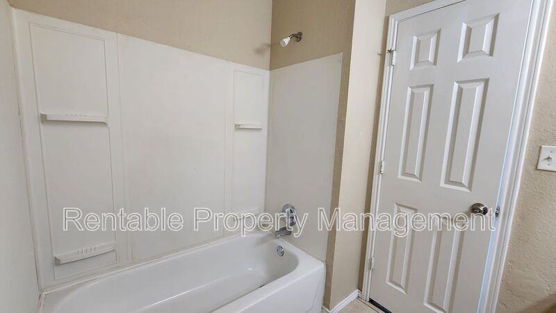 110 Collett Ct - Photo 2 of 14