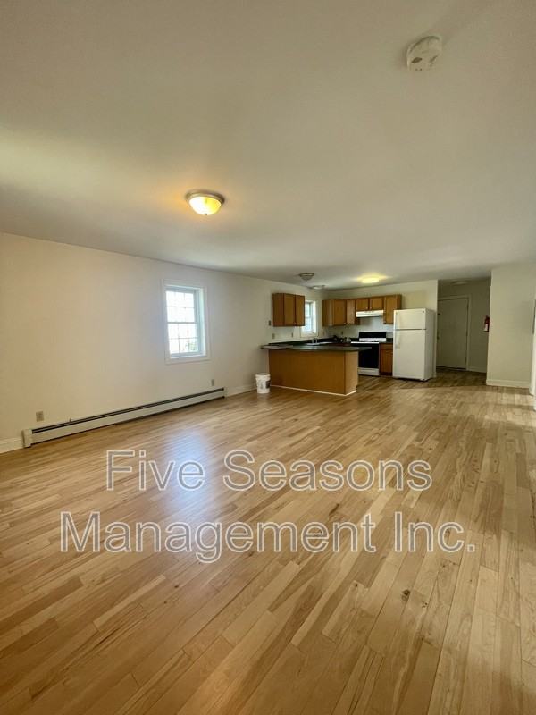 85 Manhattan Dr - Photo 5 of 22