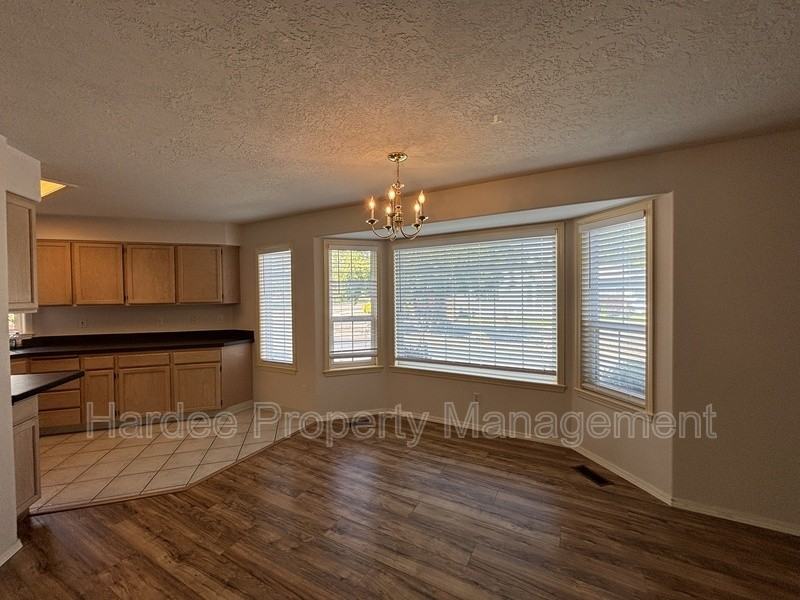 688 S Gamay Ln - Photo 5 of 20
