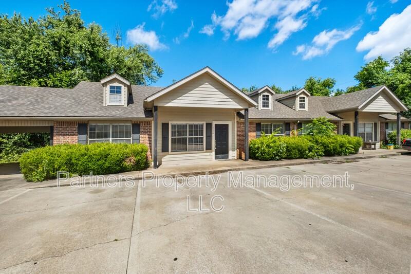 1174 W Hendrix St - Photo 3 of 23