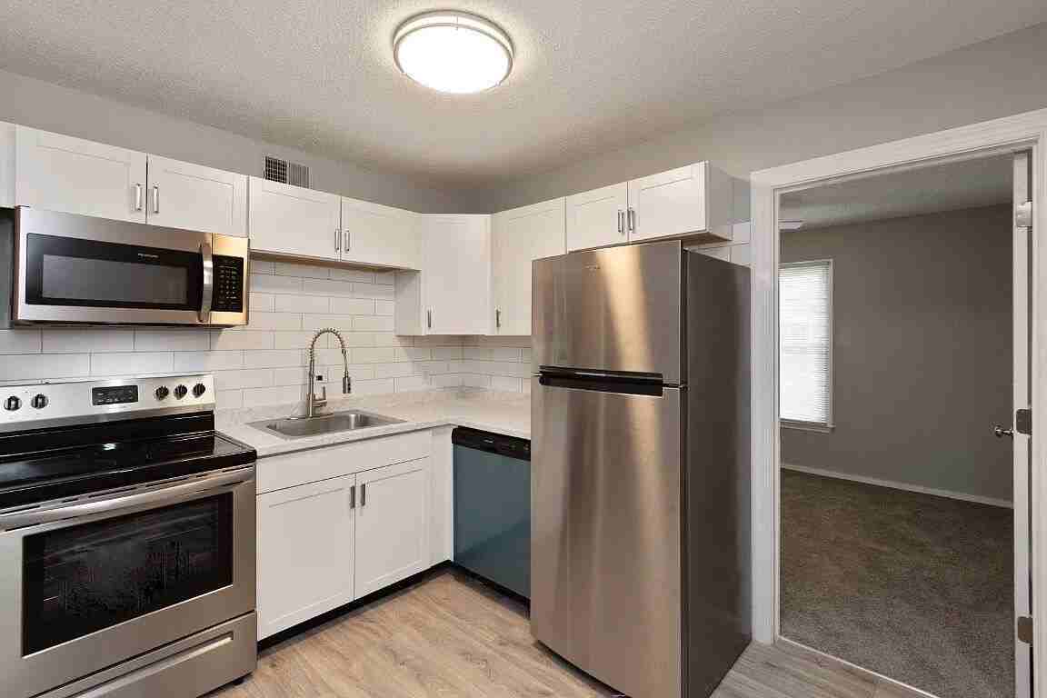 1104 18th Ave S - Photo 2 of 29