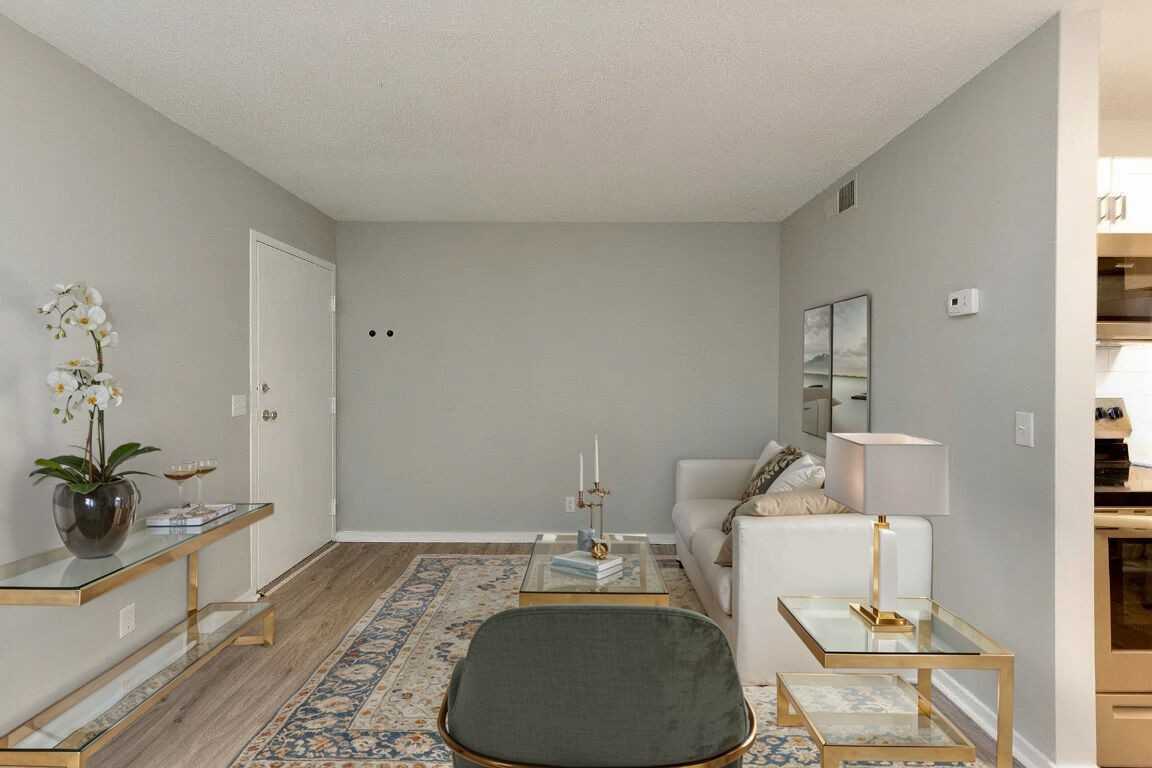 1104 18th Ave S - Photo 3 of 29