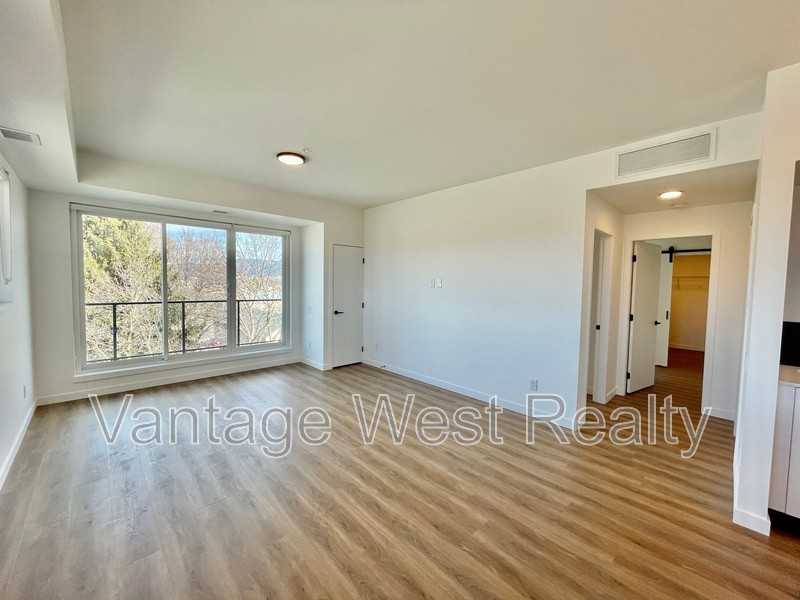 401 Rutland Rd N - Photo 6 of 30