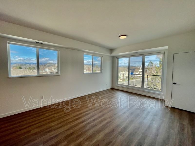 401 Rutland Rd N - Photo 7 of 30