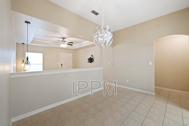 1825 Treasure Oaks Dr - Photo 3 of 21