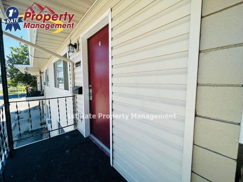 1211 W Beacon St - Photo 3 of 18