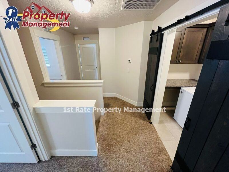 431 S Academy Ln - Photo 7 of 24