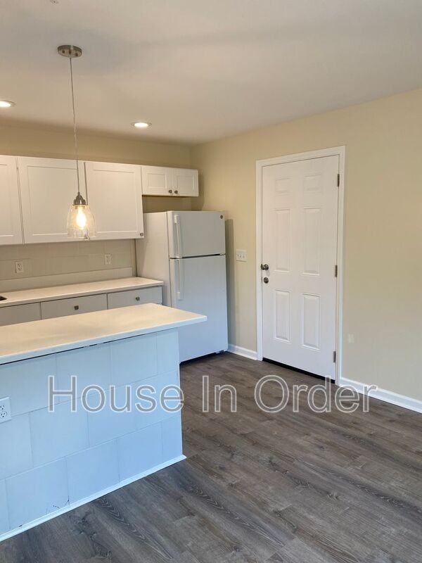 307 8th Ave E #102 - Photo 3 of 12