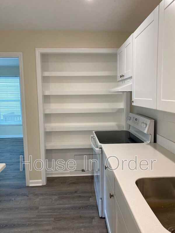 307 8th Ave E #102 - Photo 6 of 12