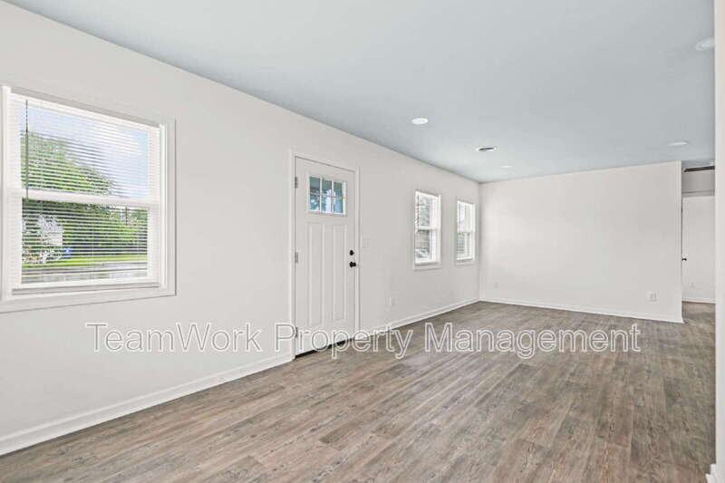 3015 Azalea Dr - Photo 3 of 16