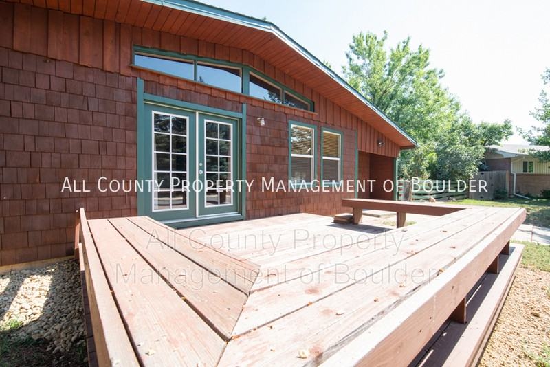 710 39th St - Photo 5 of 24