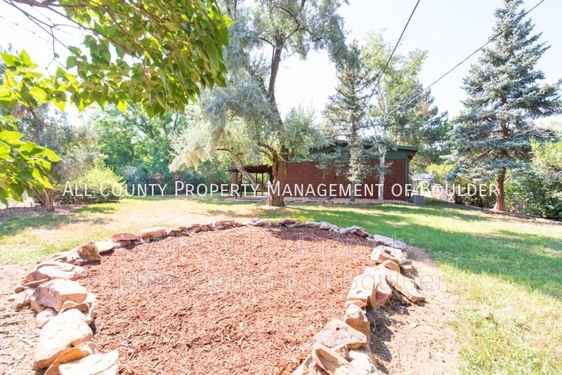 710 39th St - Photo 6 of 24
