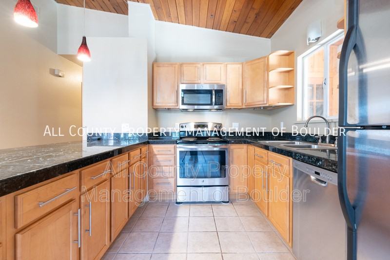 710 39th St - Photo 7 of 24