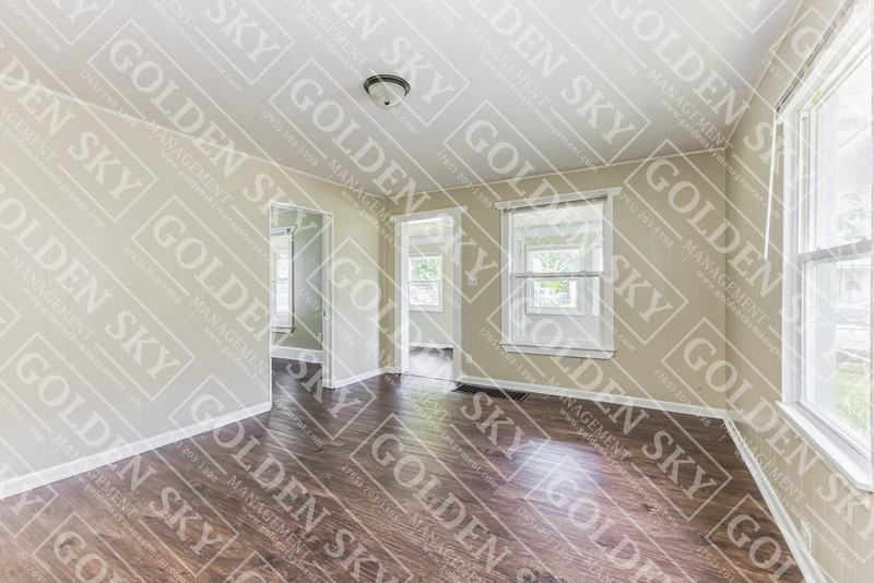 2909 S Franklin St - Photo 5 of 14