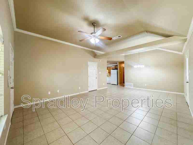 715B E Ridge Blvd - Photo 2 of 14