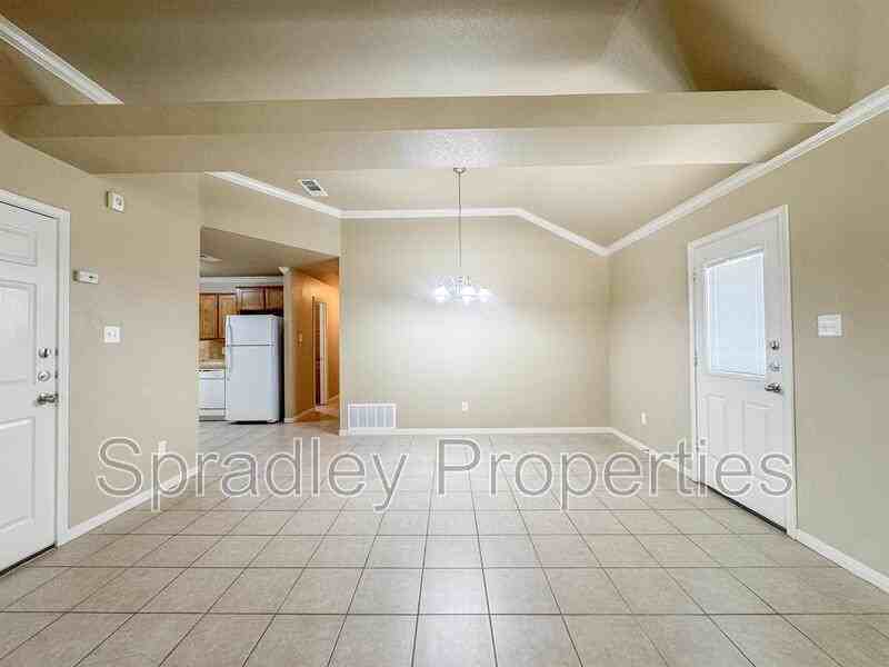 715B E Ridge Blvd - Photo 4 of 14