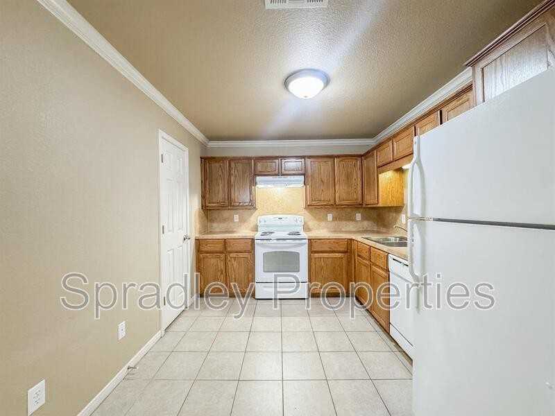 715B E Ridge Blvd - Photo 6 of 14