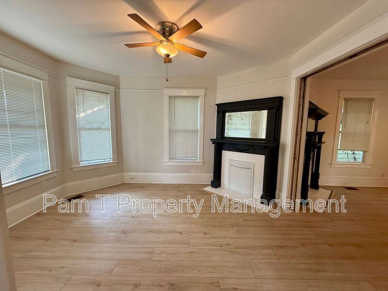 611 W 44th St - Photo 4 of 23