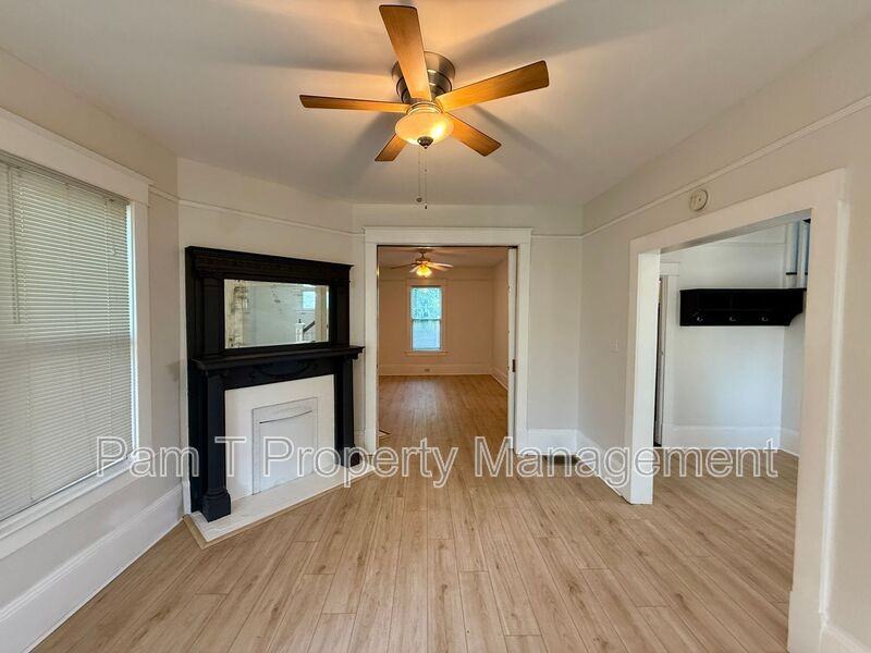 611 W 44th St - Photo 5 of 23